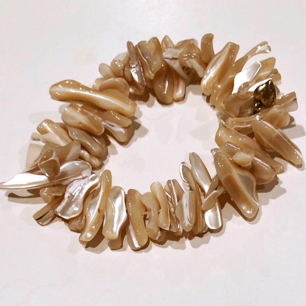 ☀️Carolee Vintage Shell Bracelet Elastic Cord 8”